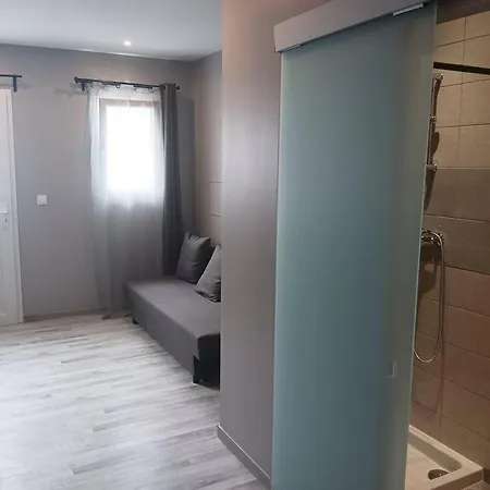 & Sdb Privee Avec Piscine En Bord De Via Rhona Sarras